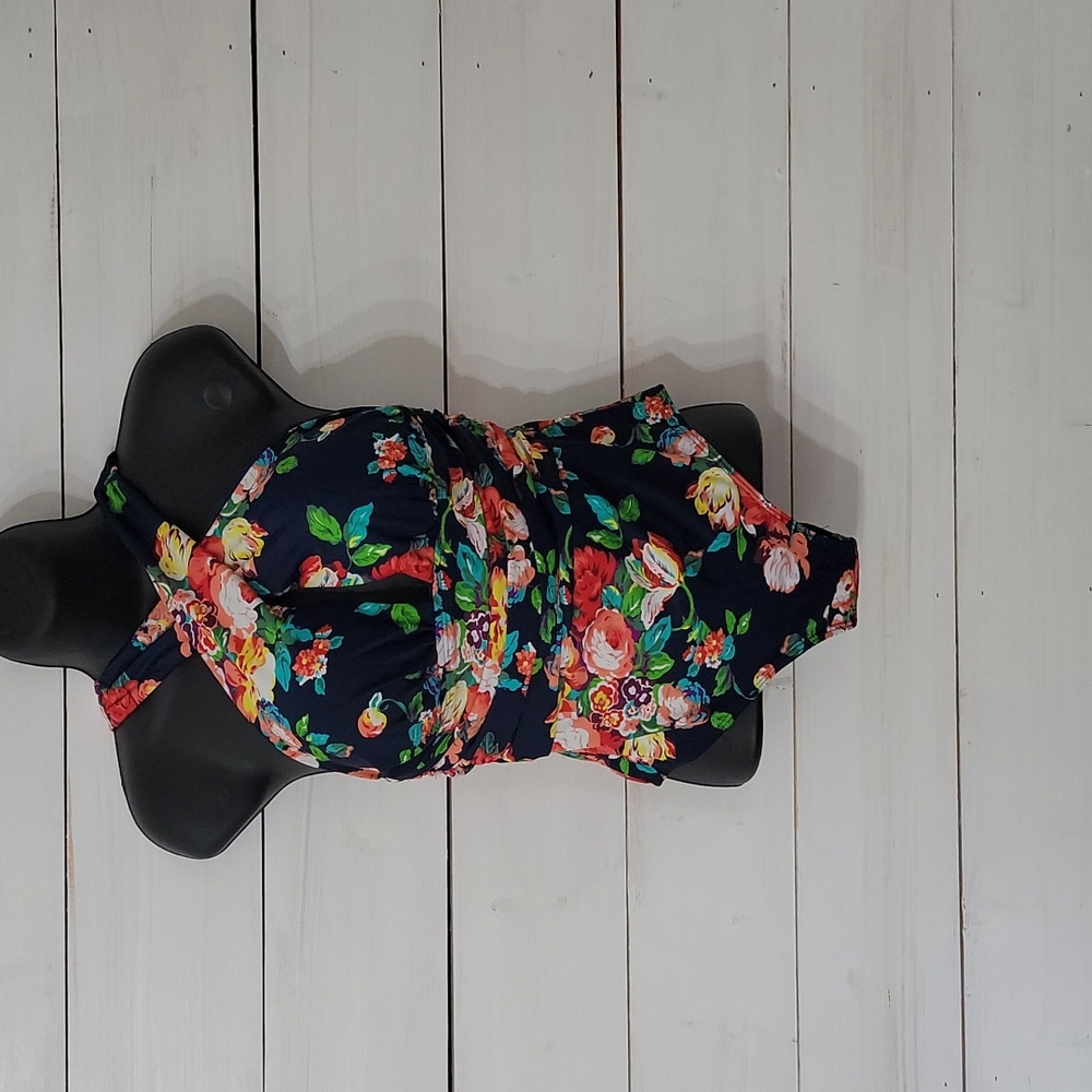 Fully lined ruched full piece floral bathing suit small